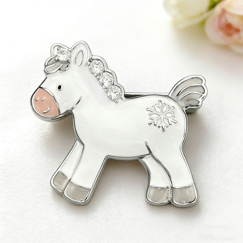 Broš iz zodijaka konj, originalni dizajn; ekološki bakar; smalt kapljasti završetak; oblik zodijačkog znaka; unisex