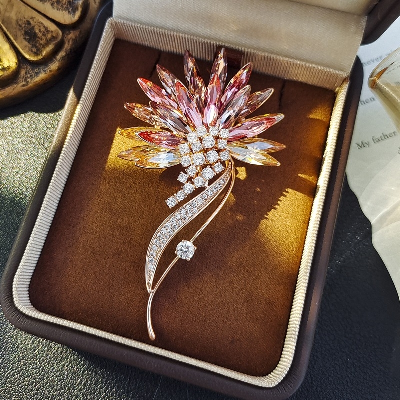 Broșă buchet, formă de floare, aliaj de zinc, finisaj cu picuri de ulei, stil retro, multifuncțional