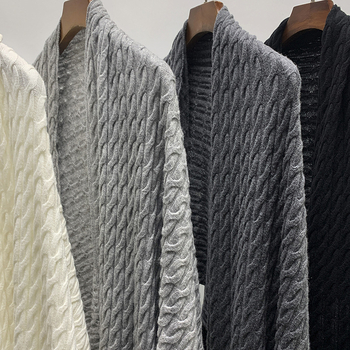 Σάλι από μαλλί με τρισδιάστατη υφή πλέξης σε πλεξούδες, ευρύ και μακρύ για φθινόπωρο–χειμώνα, Χειμώνας 2025