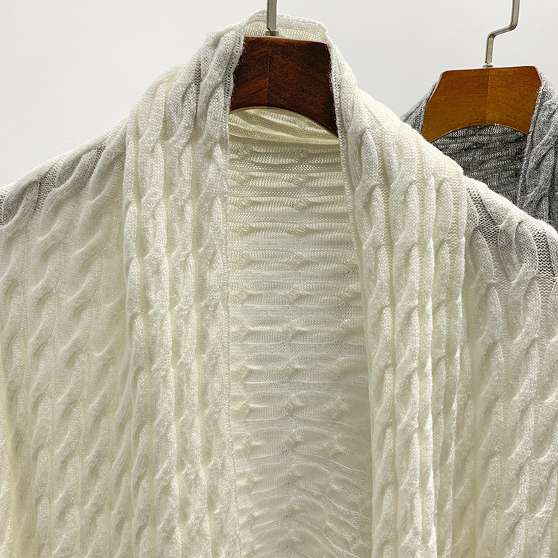 Σάλι από μαλλί με τρισδιάστατη υφή πλέξης σε πλεξούδες, ευρύ και μακρύ για φθινόπωρο–χειμώνα, Χειμώνας 2025