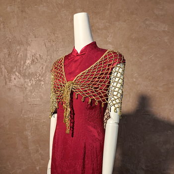 Šal- kaput za žene: Čipka, Ručno kukičani cvjetovi s perlama i resicama, mrežasti uzorak, vintage etno stil, trokutasti šal