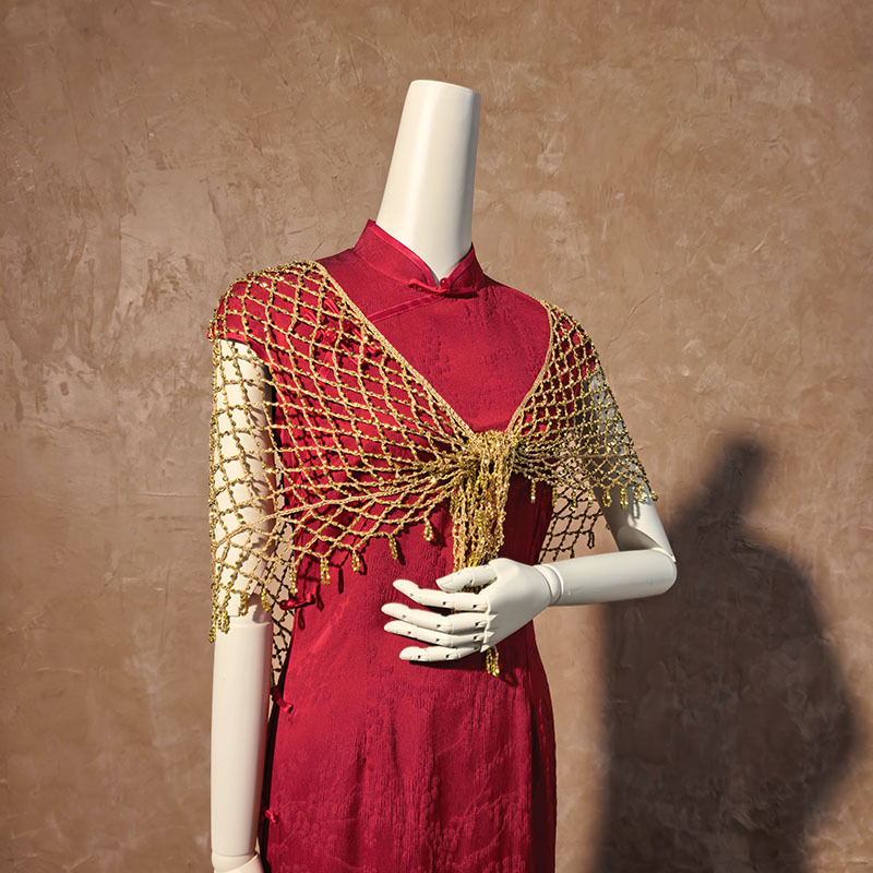 Šal- kaput za žene: Čipka, Ručno kukičani cvjetovi s perlama i resicama, mrežasti uzorak, vintage etno stil, trokutasti šal