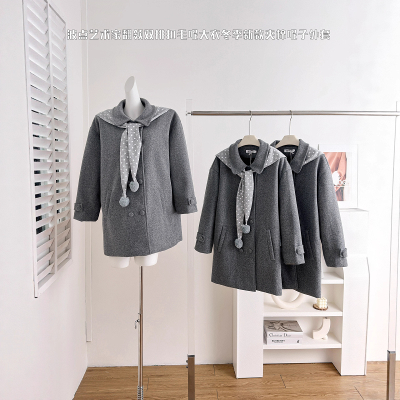 Ženski kaput s polka dot uzorkom, polo ovratnik, srednja duljina, poliester, straight kroj