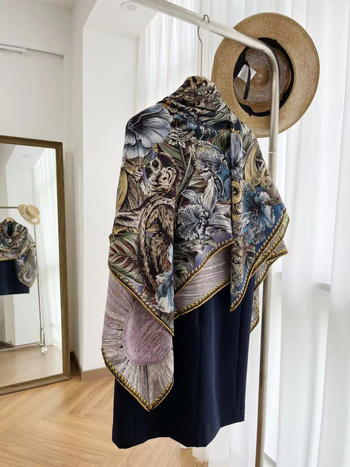 Двустранен шал от копринено-вълнена смес с винтидж принт, подходящ за есен и зима