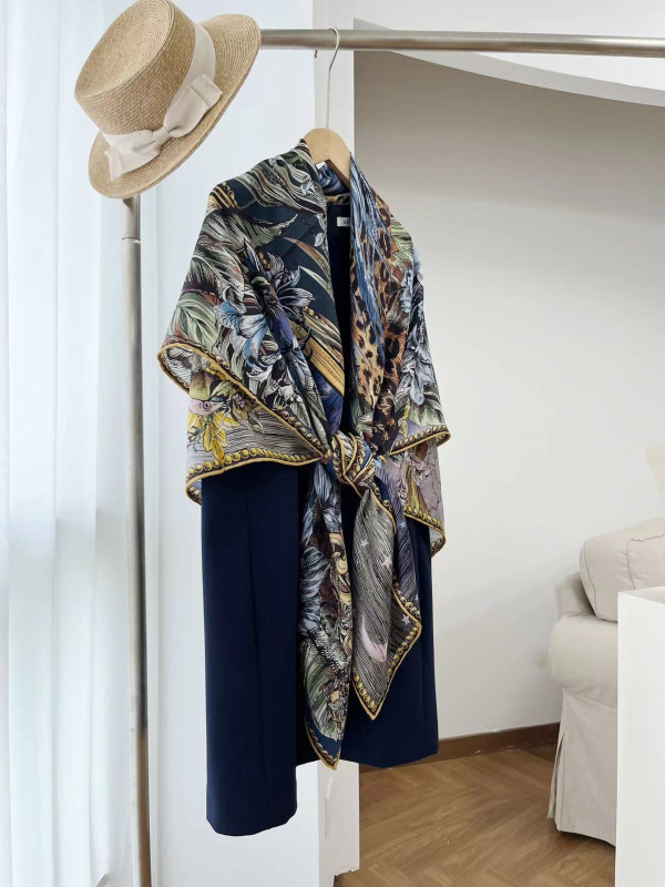 Двустранен шал от копринено-вълнена смес с винтидж принт, подходящ за есен и зима