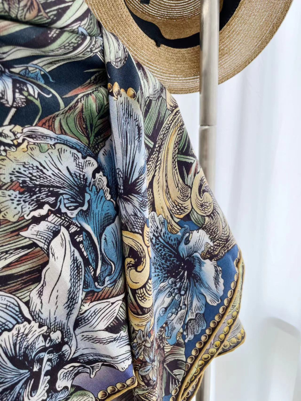 Двустранен шал от копринено-вълнена смес с винтидж принт, подходящ за есен и зима