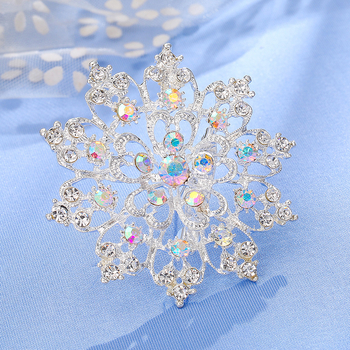 Ötvözetből készült rhinestone napraforgó kitűző koronás motívummal, uniszex