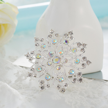 Ötvözetből készült rhinestone napraforgó kitűző koronás motívummal, uniszex