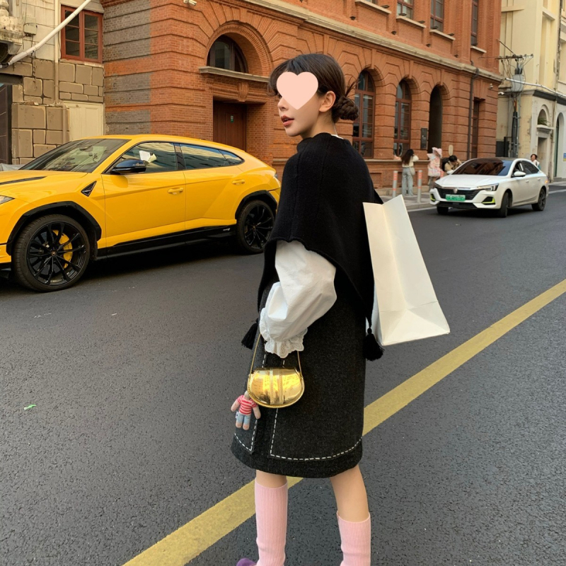 Πλεκτό τρίγωνο φουλάρι με φούντες - 100% μαλλί, τρίγωνο σχήμα, wrap στυλ, χειμερινή συλλογή 2025