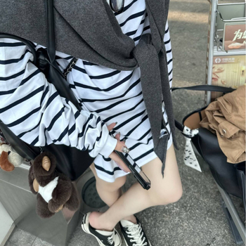 Σάλι – μινιμαλιστικό, χαλαρό wrap; μαλλί; Μάρκα: ninn&der; Φθινόπωρο-Χειμώνας 2024