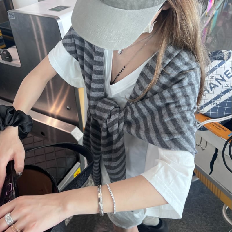 Σάλι – μινιμαλιστικό, χαλαρό wrap; μαλλί; Μάρκα: ninn&der; Φθινόπωρο-Χειμώνας 2024