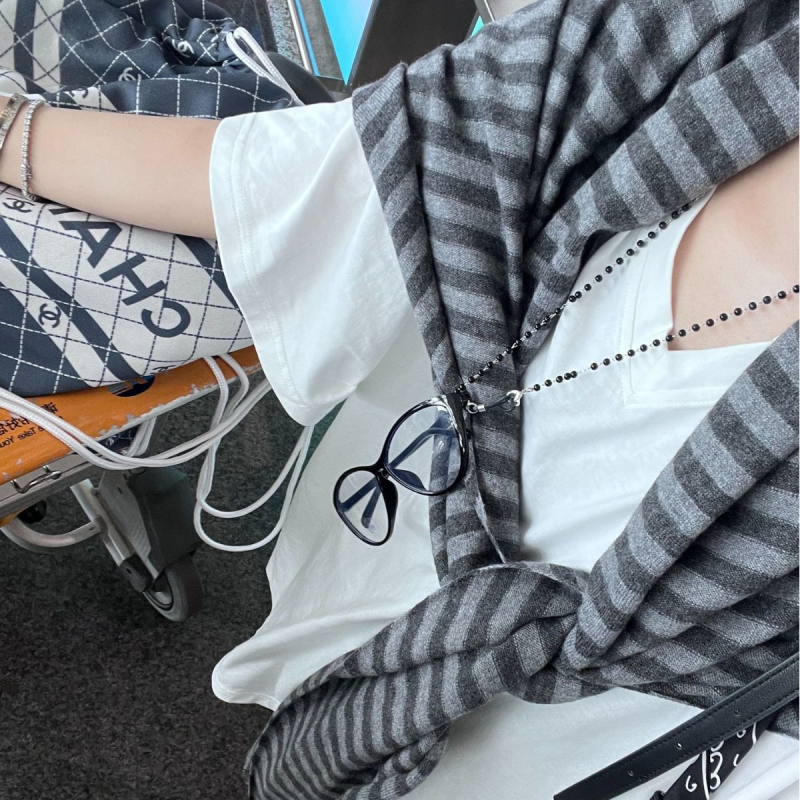 Σάλι – μινιμαλιστικό, χαλαρό wrap; μαλλί; Μάρκα: ninn&der; Φθινόπωρο-Χειμώνας 2024