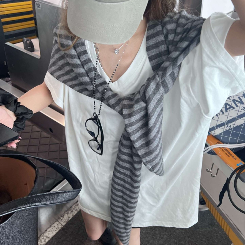 Σάλι – μινιμαλιστικό, χαλαρό wrap; μαλλί; Μάρκα: ninn&der; Φθινόπωρο-Χειμώνας 2024