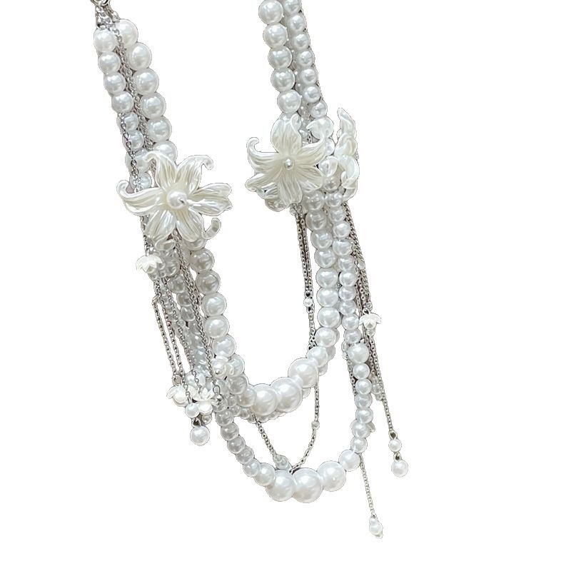 Virágos gyöngyös testlánc tollakkal – többsoros dizájn, kevert anyagok, felületkezelés: elektroplatizálás, kristályok koreai stílusban, nőies stílus