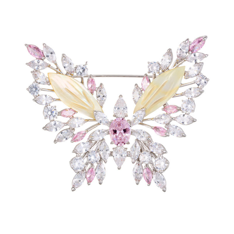 Broșă cu fluture tridimensional, aliaj de cupru, insertie zirconiu, sidef natural, finisaj electrogalvanic, accesorii feminine