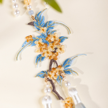 Vintage kínai stílusú qipao hímzé és bojtokkal, kézzel készített szövet, virágos minta, ősz 2025