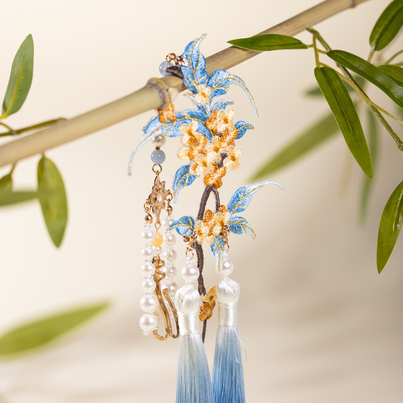 Vintage kínai stílusú qipao hímzé és bojtokkal, kézzel készített szövet, virágos minta, ősz 2025