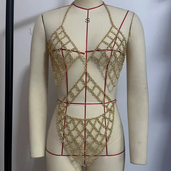 Többszörös fém testlánc váll- és kulcscsonti láncokkal esküvői ruhához — geometriális dizájn, ötvözetbetétek