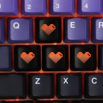 Μηχανικό πληκτρολόγιο με διαφανή ABS κάψες πλήκτρων σε μορφή pixel-heart, ESC/WASD/κατεύθυνσης πλήκτρα, MX σταυροειδή Chrysanthemum καπάκια· ενσύρματο