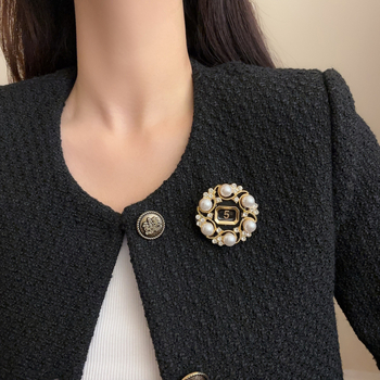 Broșă cu numărul 5, materiale mixte, formă cifră, finisaj cu diamant, multifuncțională