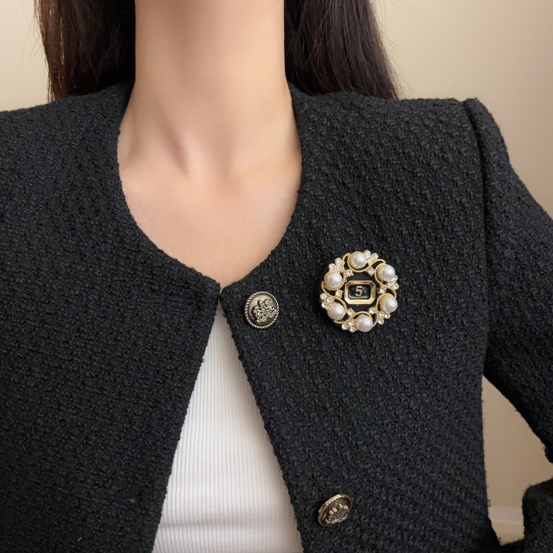 Broșă cu numărul 5, materiale mixte, formă cifră, finisaj cu diamant, multifuncțională