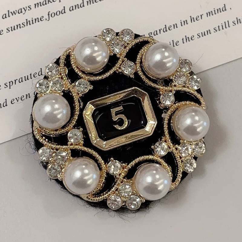 Broșă cu numărul 5, materiale mixte, formă cifră, finisaj cu diamant, multifuncțională