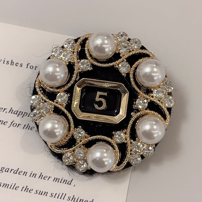 Broșă cu numărul 5, materiale mixte, formă cifră, finisaj cu diamant, multifuncțională