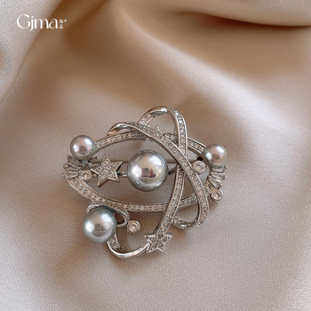 Broš s bakrenom zvjezdastom formom, s dijamantnim postavom, ženski lagani luksuzni stil (Materijal: bakar; Oblik: zvijezda; Tehnologija: postavljanje dijamanata; Stil: ženski, lagani luksuz; Funkcije: ukrašavanje, poklon)