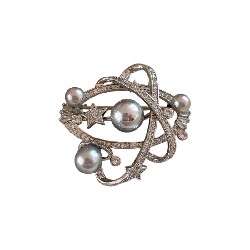 Broš s bakrenom zvjezdastom formom, s dijamantnim postavom, ženski lagani luksuzni stil (Materijal: bakar; Oblik: zvijezda; Tehnologija: postavljanje dijamanata; Stil: ženski, lagani luksuz; Funkcije: ukrašavanje, poklon)