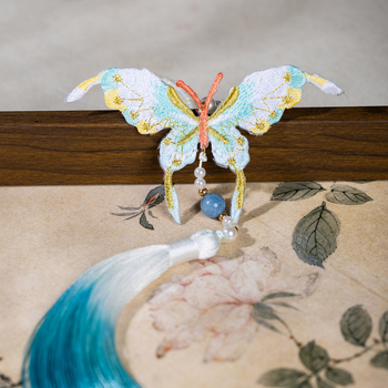 Išsiuvinėta drugelio formos apykaklė, vintazgo stiliaus moterų aksesuaras, rankų darbas, audinys, ruduo 2025