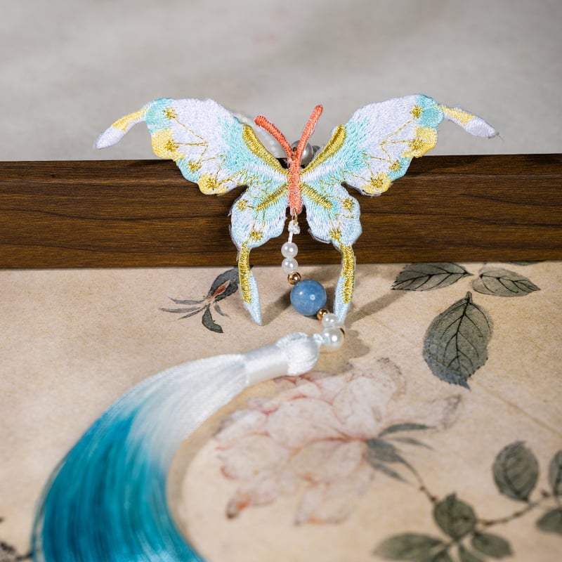 Išsiuvinėta drugelio formos apykaklė, vintazgo stiliaus moterų aksesuaras, rankų darbas, audinys, ruduo 2025