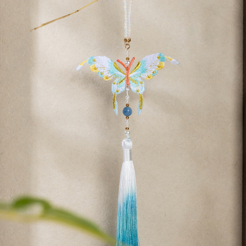 Išsiuvinėta drugelio formos apykaklė, vintazgo stiliaus moterų aksesuaras, rankų darbas, audinys, ruduo 2025