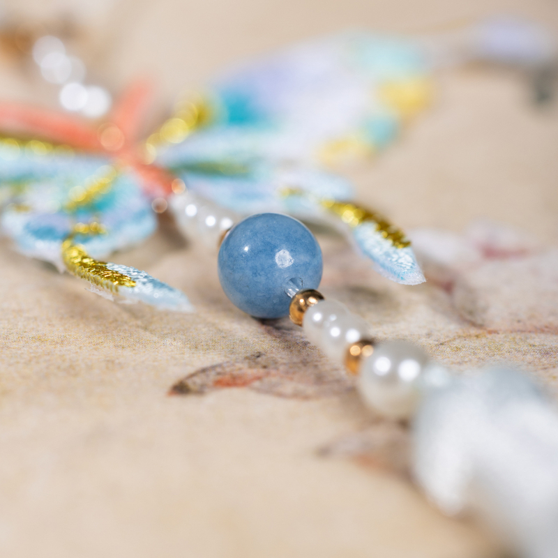 Išsiuvinėta drugelio formos apykaklė, vintazgo stiliaus moterų aksesuaras, rankų darbas, audinys, ruduo 2025