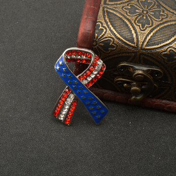 Broșă din aliaj cu accente diamantate, unisex, design geometric, motiv cu steagul american – model X0869