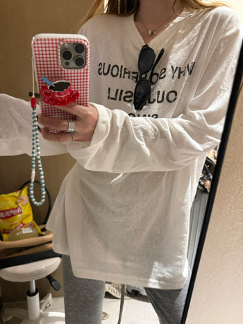 Тениска с дълъг ръкав, градиентен принт на букви • Памук (95%+) • Свободен силует • UPF30+ • Ръкав 3/4 • Лято 2024