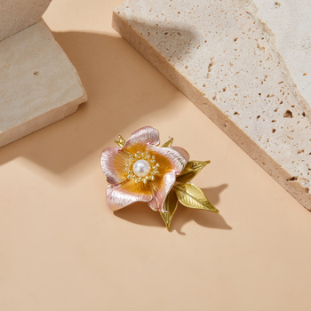 Broșă – floare de camelia, aliaj de zinc, placare electrogalvanică, formă de floare, accesoriu unisex