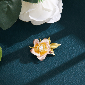 Broșă – floare de camelia, aliaj de zinc, placare electrogalvanică, formă de floare, accesoriu unisex