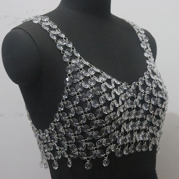 Gyöngyös testlánc vállszíj nélküli kivágott dizájnnal, műanyag anyag, geometriai stílus, testreszabás elérhető