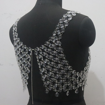 Gyöngyös testlánc vállszíj nélküli kivágott dizájnnal, műanyag anyag, geometriai stílus, testreszabás elérhető