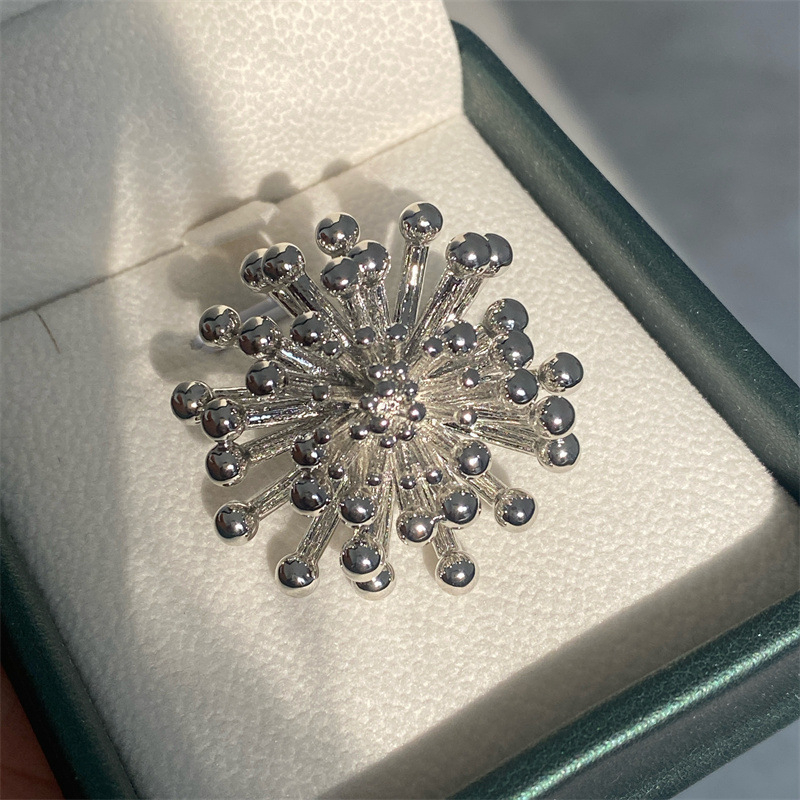 Brosa od mesinga s cvjetnim oblikom, elektroplatirano, unisex stil, lagani luksuz, dekorativni dodatak za odjeću ženama