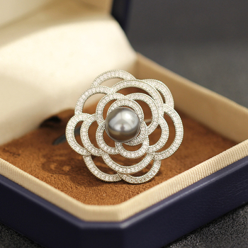 Broșă floare din alamă placată cu aur, zirconii micro-incrustați, placare electrolitică, pentru femei, accesoriu de modă, cadou, fixare, Lansare iarna 2025