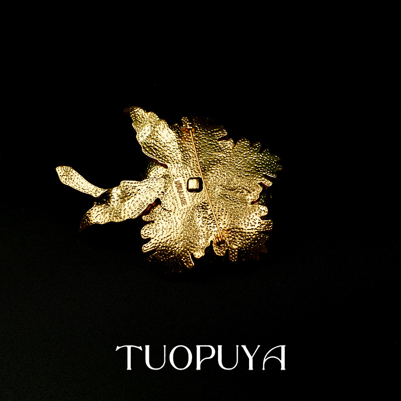 Broșă în formă de floare din aliaj, gravată, cu strat dublu, stil medieval, finisaj electroplatat, pentru femei