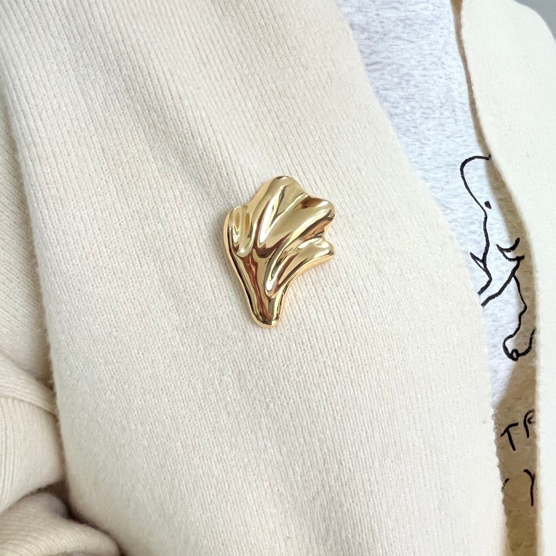 Broșă în formă de frunză din alamă, finisaj electroplacat, stil rece, decorativă și multifuncțională