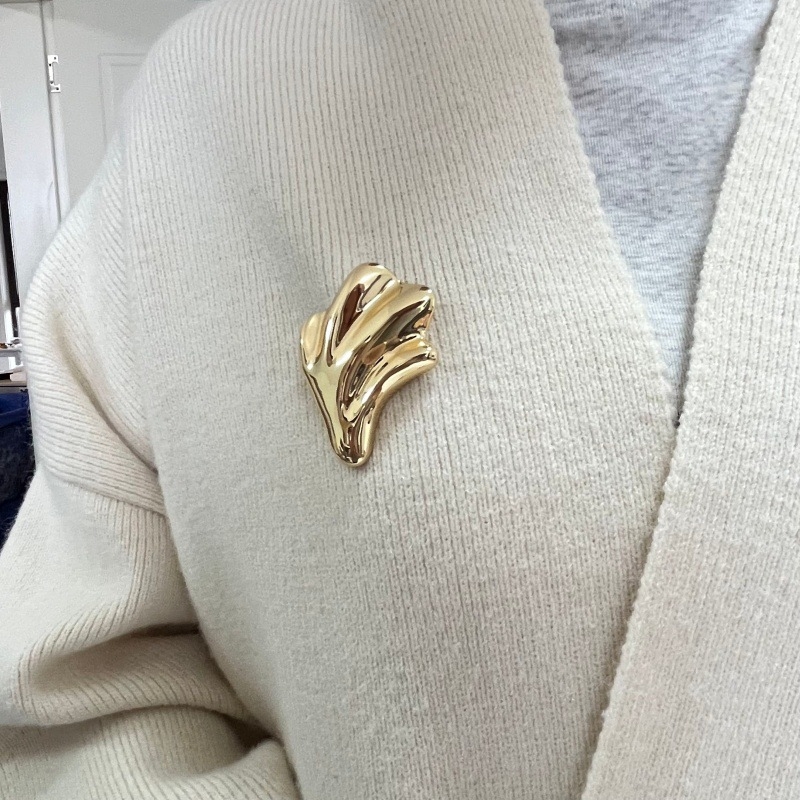 Broșă în formă de frunză din alamă, finisaj electroplacat, stil rece, decorativă și multifuncțională