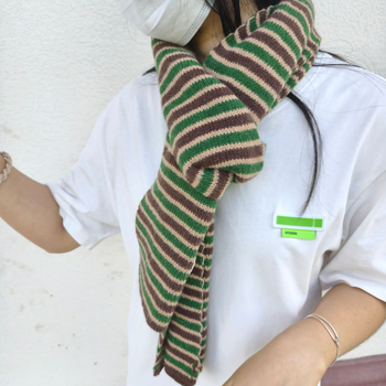 Fular cu patch‑work tri‑culori, stil Mori, design vintage; tricotat, cald pentru iarnă