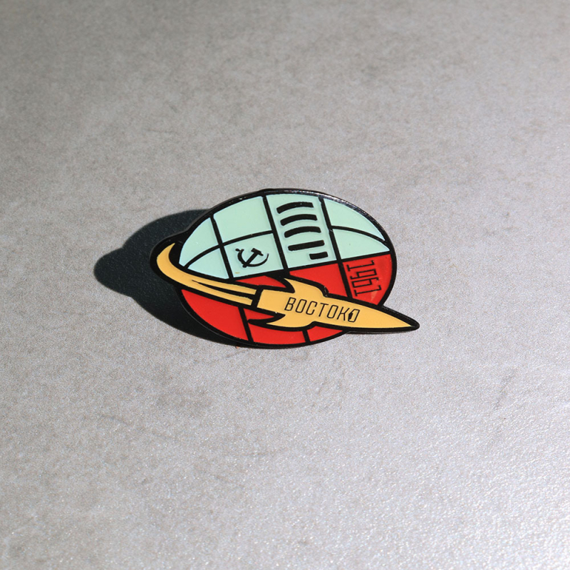 Broșă astronaut 1961 pentru rucsaci, haine și pantaloni — din fier, email, unisex, lansare iarna 2025