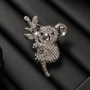 Koala broš, originalni dizajn, cinkova legura, oblik: životinja, završna obrada kapljice ulja, zimsko izdanje 2025, Butterfly Jewelry