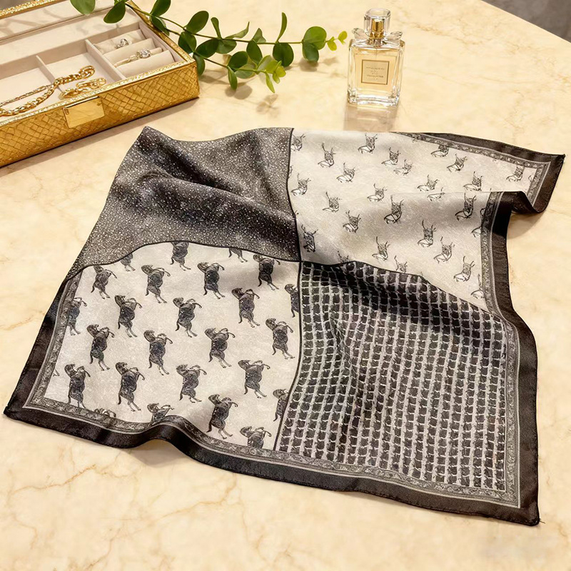 Есенен полиестерен шал с твил, конски принт, квадратен дизайн, модерен градски стил