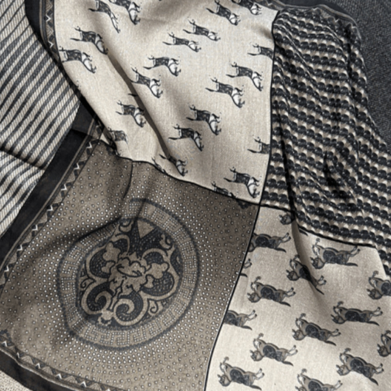 Есенен полиестерен шал с твил, конски принт, квадратен дизайн, модерен градски стил