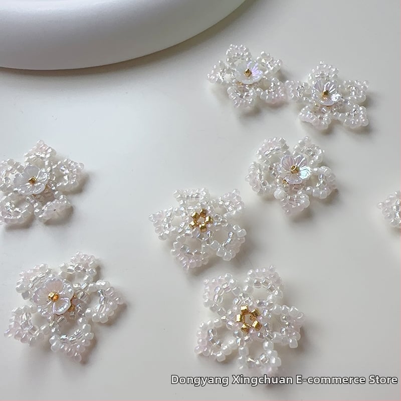 Broșă-clips florală din mărgele de sticlă, design fulg de zăpadă, croșetată manual, personalizabilă, ambalaj individual